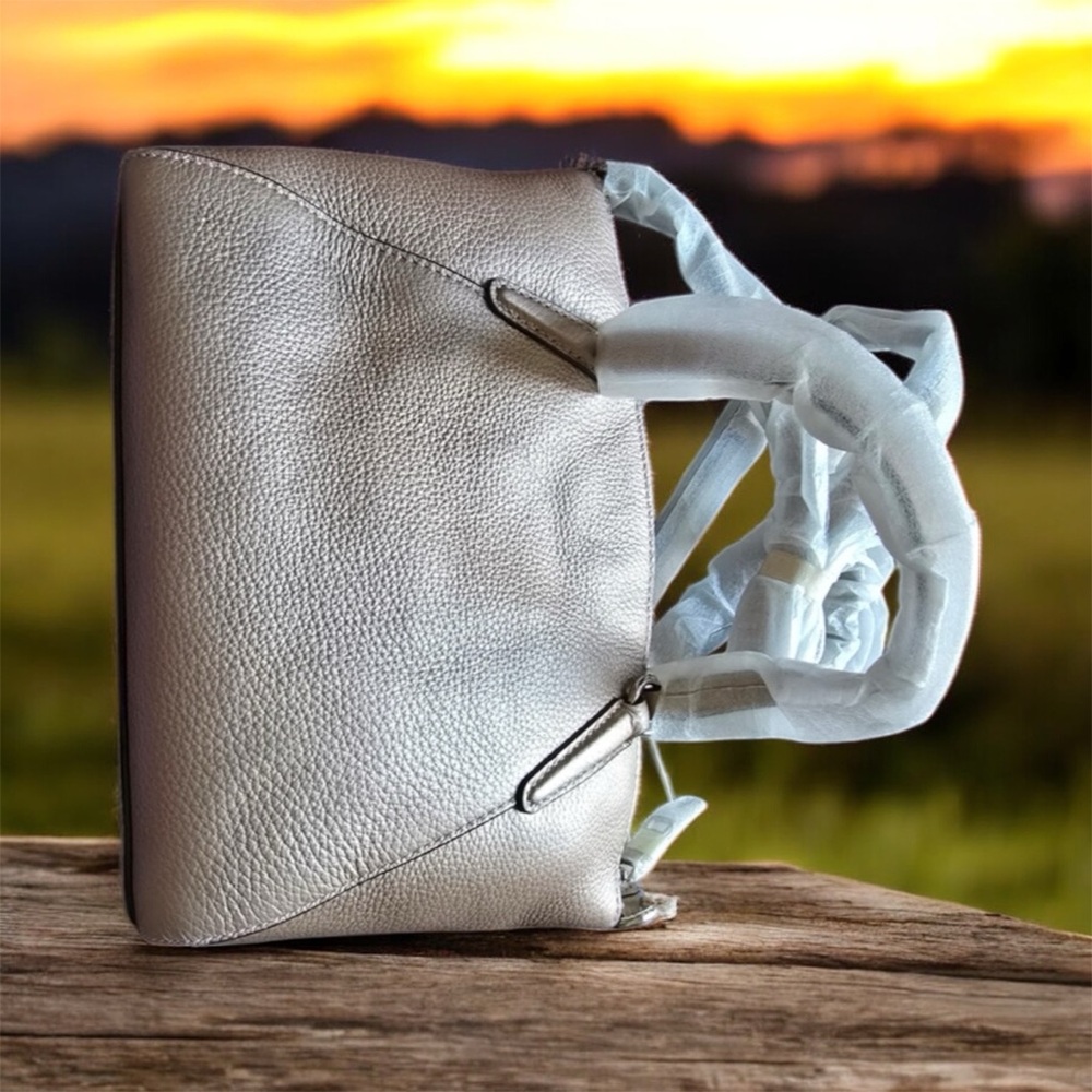 Coach pebbled leather mini Kelsey
Crossbody - Picture 3 of 5